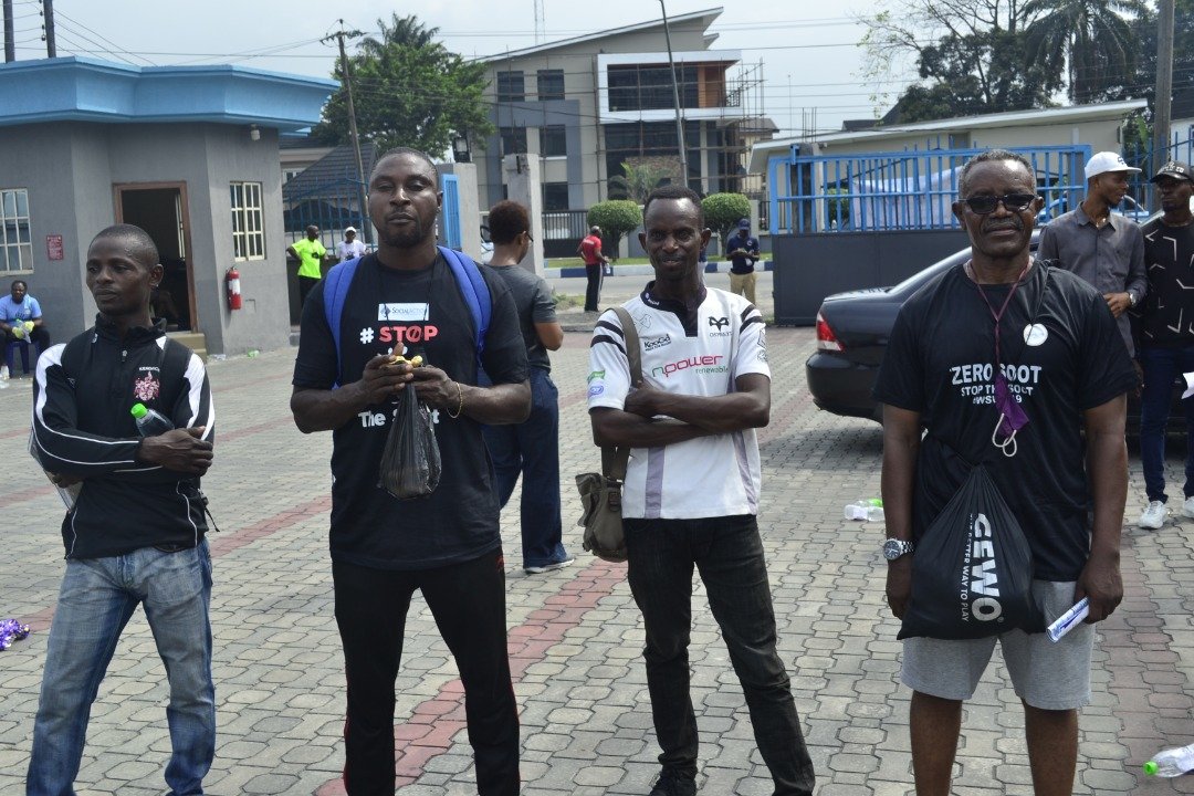 917wavefm's tweet photo. Cross-section of participants after the walk.
#WSWS19 #stopthesoot #zerosoot #SaturdayMorningCruise https://t.co/5Es3Ox507D