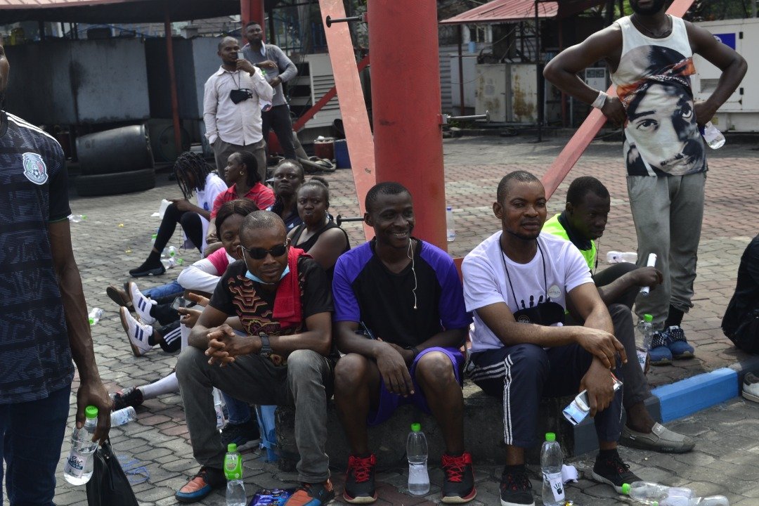 917wavefm's tweet photo. Cross-section of participants after the walk.
#WSWS19 #stopthesoot #zerosoot #SaturdayMorningCruise https://t.co/5Es3Ox507D