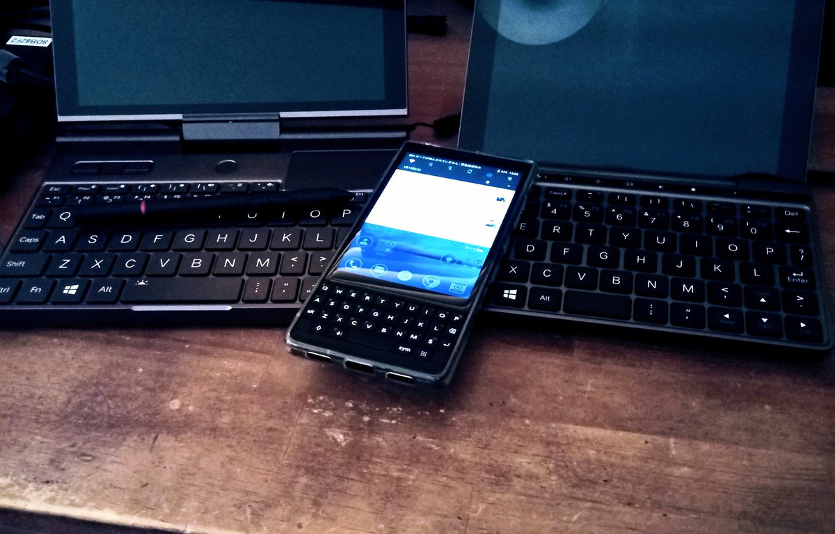sakabadetoushi's tweet photo. 特許譲渡されたって #onwardmobility が通常のexclusive licenseeなら即事業撤収って話にはならん。継続できる。どんな契約だったんだろ。久しぶりに引っ張り出してKey2の素晴らしさとコイツのダサさを再認識…posted by Unihertz Titan #blackberry https://t.co/lbGjOL25lX