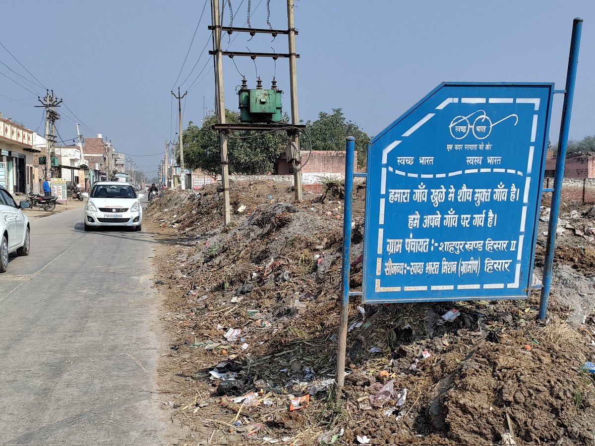 LegendDeepu_'s tweet photo. @cmohry @anilvijminister
गांव शाहपुर के मुख्य रोड पर सफाई के हालात, लगभग आधा रोड कूड़े के ढेर से ढका हुआ है https://t.co/IUXoUSoZcb