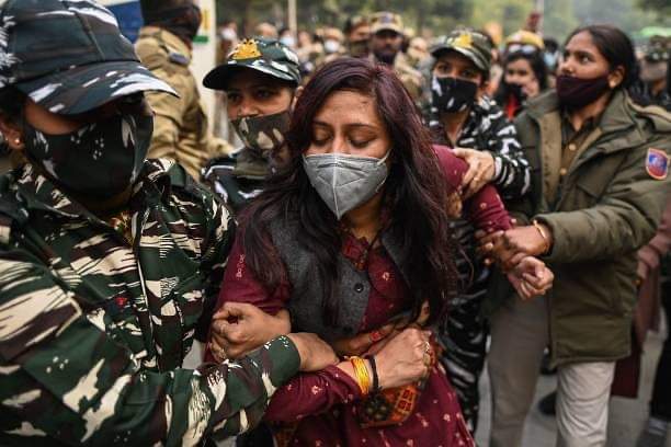 "मेरी बेटी एक बेटी को न्याय दिलाने के लिए जेल में है, मुझे अपनी बेटी पर गर्व है।"
लावण्या के लिए न्याय की लड़ाई लड़ रही <a href="/ABVPVoice/">ABVP</a>  की राष्ट्रीय महामंत्री सुश्री निधि त्रिपाठी जी की माता जी ने यह संदेश देशभर के कार्यकर्ताओं के लिए भेजा है।
#FightForLavanya
<a href="/nidhitripathi92/">डॉ. निधि त्रिपाठी நிதி திரிபாதி</a>