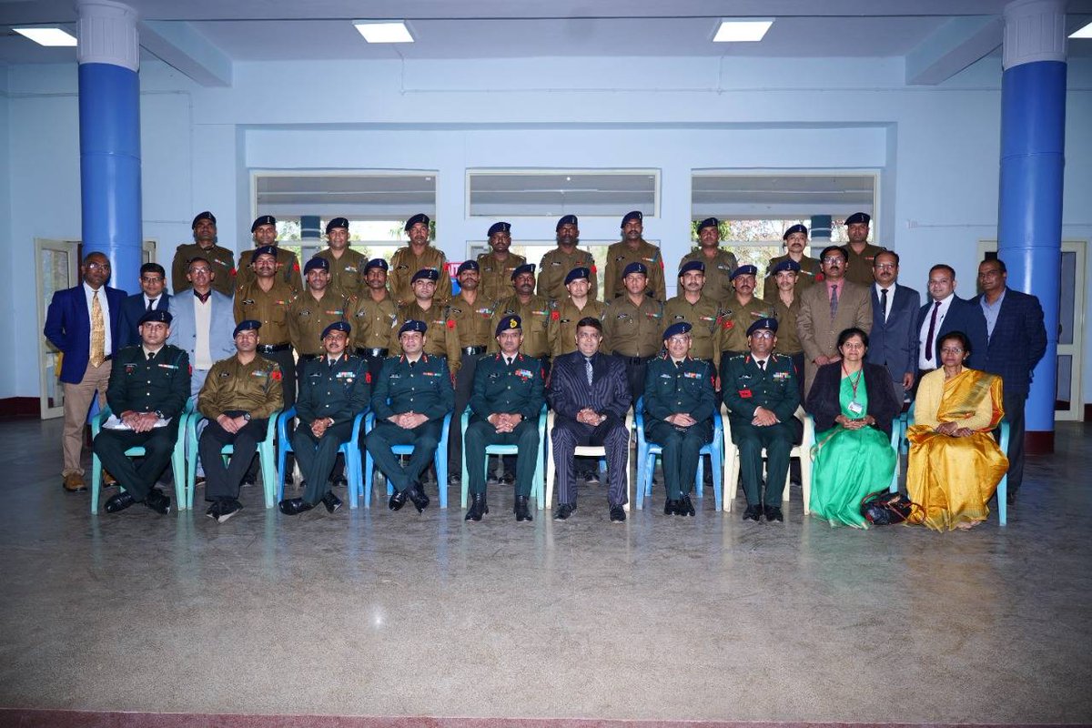 BRBRAITT's tweet photo. Team Brbraitt Ridge Road Jabalpur
feel proud to train Indian Army in making and upgrading their network strong, secure and efficient. 
#training
#technology
#internship
#vocational training https://t.co/GfI0WdnROv