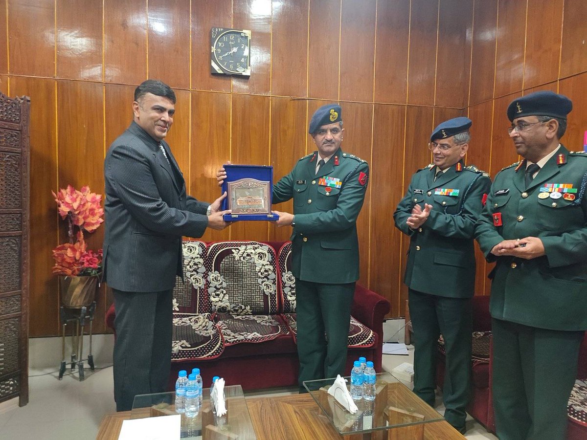 BRBRAITT's tweet photo. Team Brbraitt Ridge Road Jabalpur
feel proud to train Indian Army in making and upgrading their network strong, secure and efficient. 
#training
#technology
#internship
#vocational training https://t.co/GfI0WdnROv