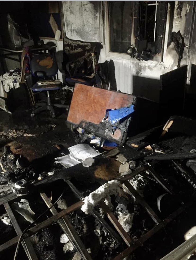 Çok üzücü bir haberle uyandık.Milas Gençlikspor binası gece kimliği belirsiz kişi ya da kişilerce kundaklandı. Kulübün tüm evrak,forma,kupa, madalya ve hatıratı kül oldu.Bu saldırıyı kınıyoruz. Kulübümüze geçmiş olsun diyor;fail ya da faillerin bir an önce yakalanmasını umuyoruz.