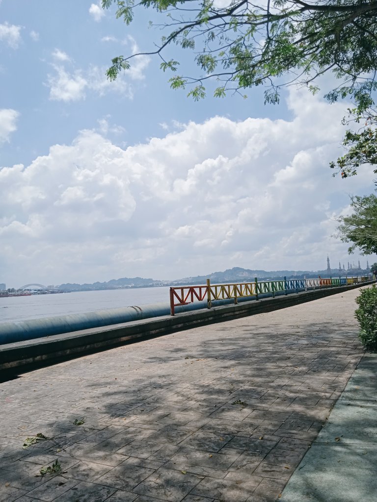 HShahila's tweet photo. Summer everyday 😅😅

#river
#mahakam https://t.co/u8F64FdPEs