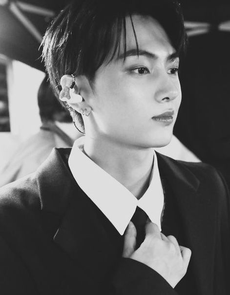 unIeashedesire's tweet photo. jongseong as the 1975 albums https://t.co/RyXNoyr1ec