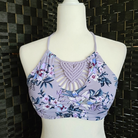 DawnRybloom's tweet photo. So good I had to share! Check out all the items I'm loving on @Poshmarkapp #poshmark #fashion #style #shopmycloset #carlossantana #waverly #ambrielle: https://t.co/qtddgBkGFb https://t.co/fVz3M0bETs
