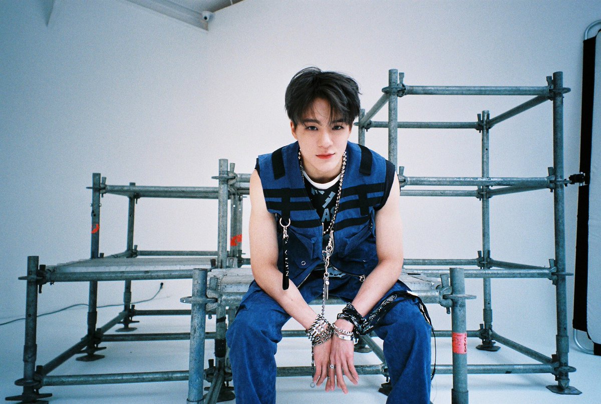 hourly jeno 👑 tweet media