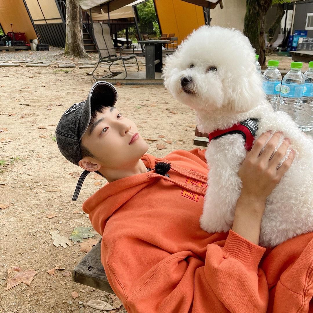 thank you #어mooney for raising a good son like kevin and bringing a talented  sunshine like him into this world ❤️❤️