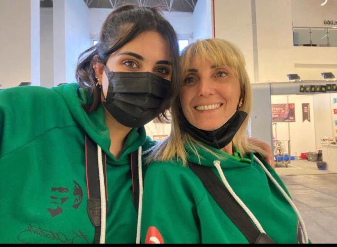 jetsonsrobotics's tweet photo. 5 yıl boyunca takımımıza emek vererek, çok sevilen ve her zaman örnek alınan, FRC ruhunu bizlere aşılayan, 2 yıl boyunca takımımızın  baş mentörlüğünü yapan Ezgi Baydemir'in doğum gününü en içten dileklerimizle kutlarız. İyi ki doğdun seni çook seviyoruz. @EzgiBaydemir❤️💚🥳🎂 https://t.co/R5c4HPQB19