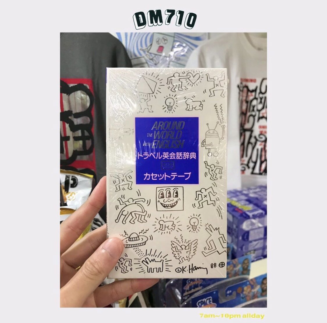 キースのイラストがヒップな
トラベル英会話カセットテープ🌈

instagram.com/p/CaJRjoivaQF/…