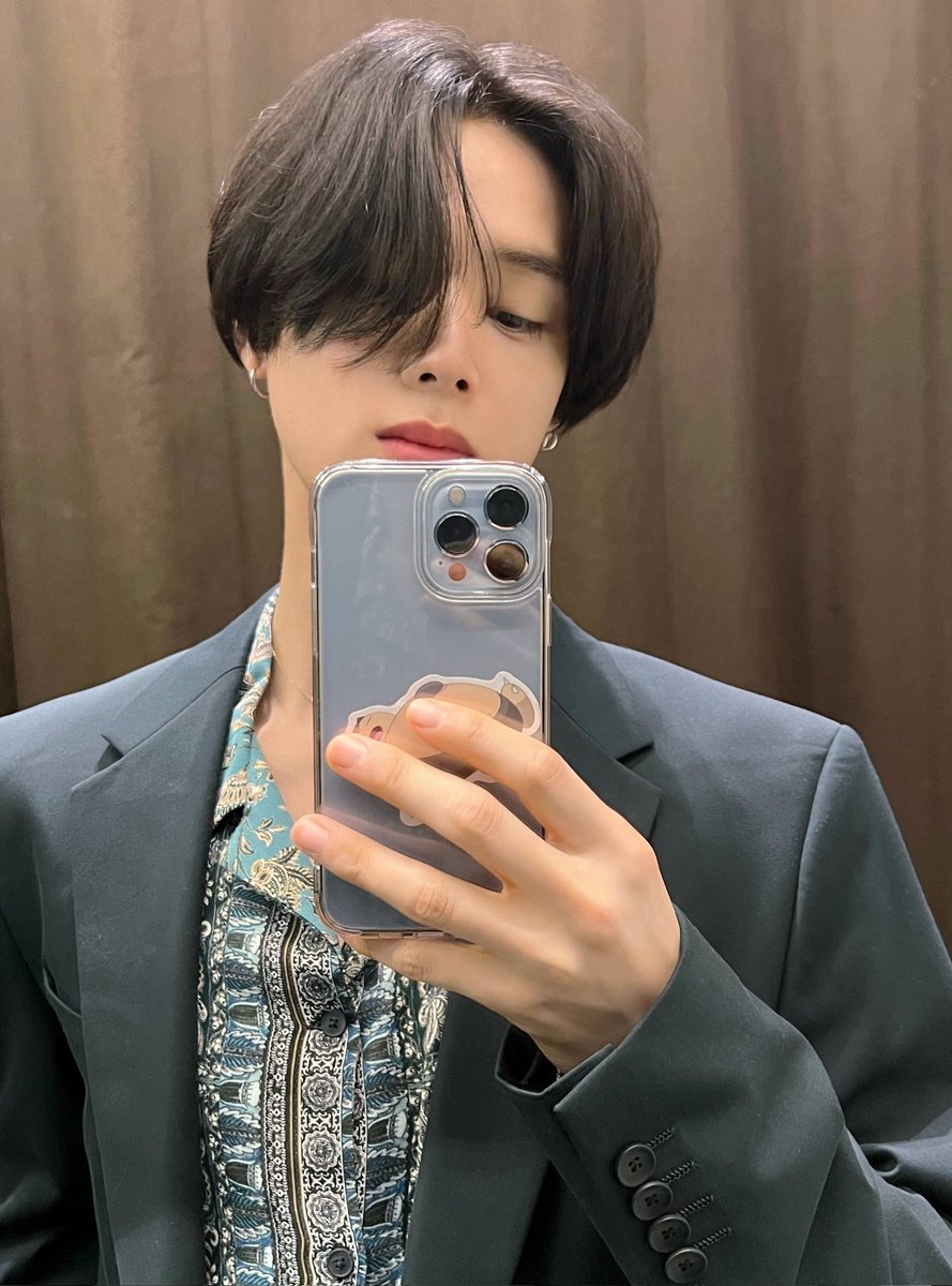 KPHL_'s tweet photo. [📸] 220219 | K TWITTER UPDATE

Trans:
You may have noticed by now, but I love green color! Watching green calms me down for some reason🤔
I like olive color too, and I can't help buying green clothes when I see them…😚

trans. by:BHJG_JPN https://t.co/HUXs1LzXKX