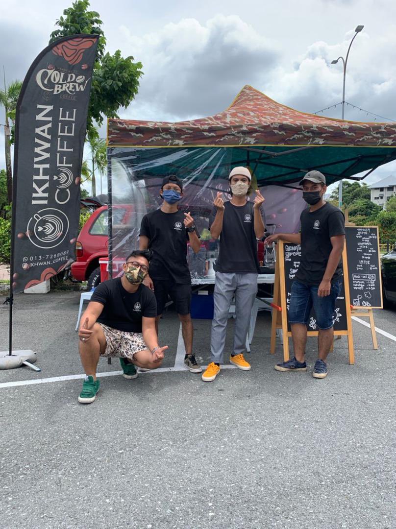 visitjohor_'s tweet photo. Tapi apa2 pun, gerai yang dekat Warda Mart Bandar Baru Uda masih beroperasi seperti biasa, kalau korang cuma nak 'grab &amp; go' boleh je singgah jap. Ikhwan Coffee boleh jugak didapati di Grabfood, foodpanda dengan Maybank Sama2 Local https://t.co/tE6zqLYeAm