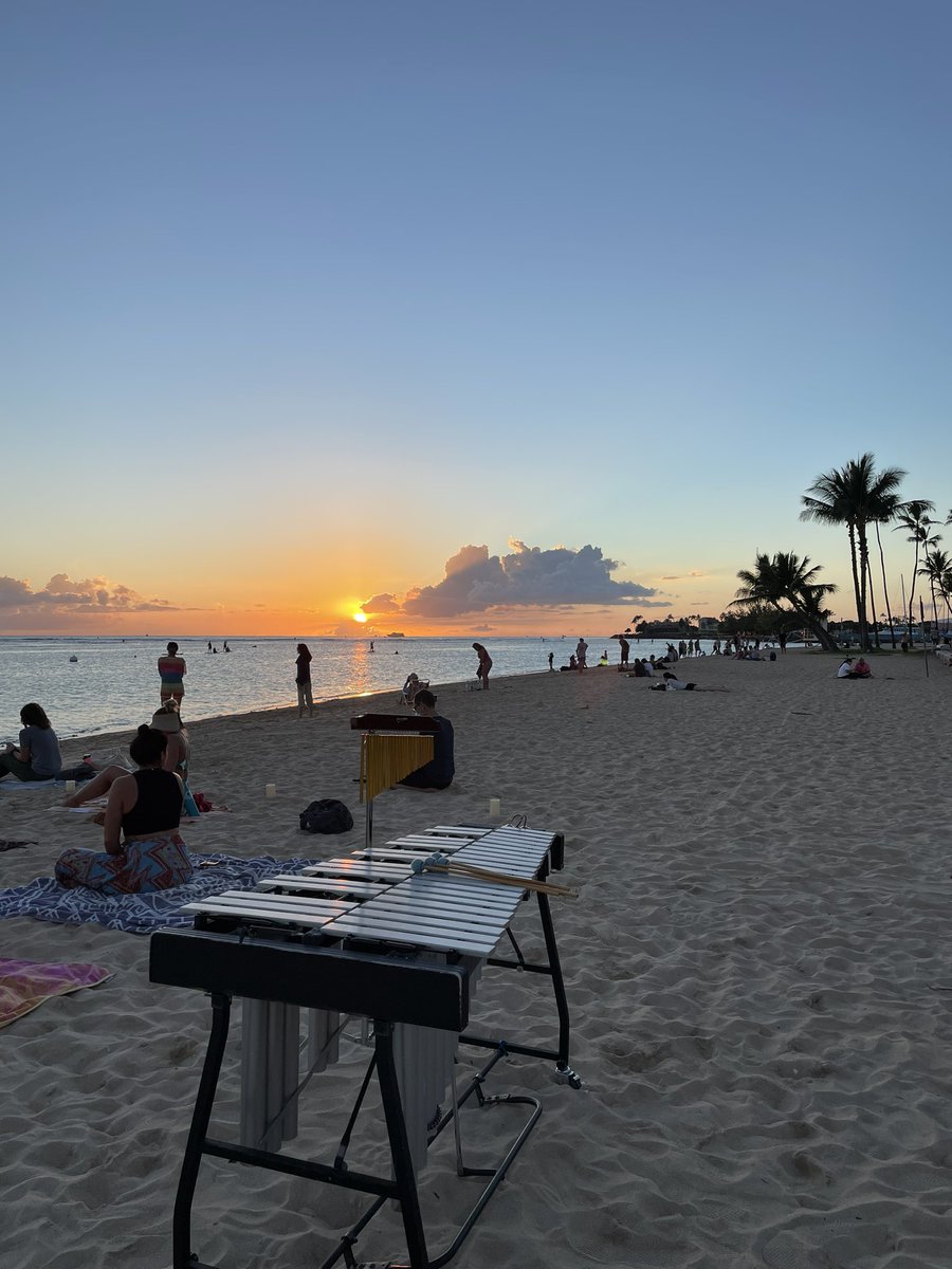 The best way to relax. Music and Hawaii Sunset 🏖
