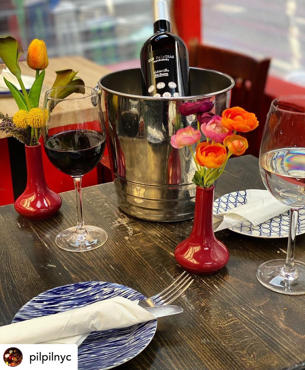 SINPALABRAS 😍😍😍😍😍Posted <a href="/withregram/">Repost app</a> • @pilpilnyc IT’S OUR FAVORITE DAY OF THE YEAR 🤩🍷

Happy National Drink Wine Day!!!!

Love,
Your favorite🍷Wine🍷 Bar 😉

Tag Your Wine Drinking Buddy!