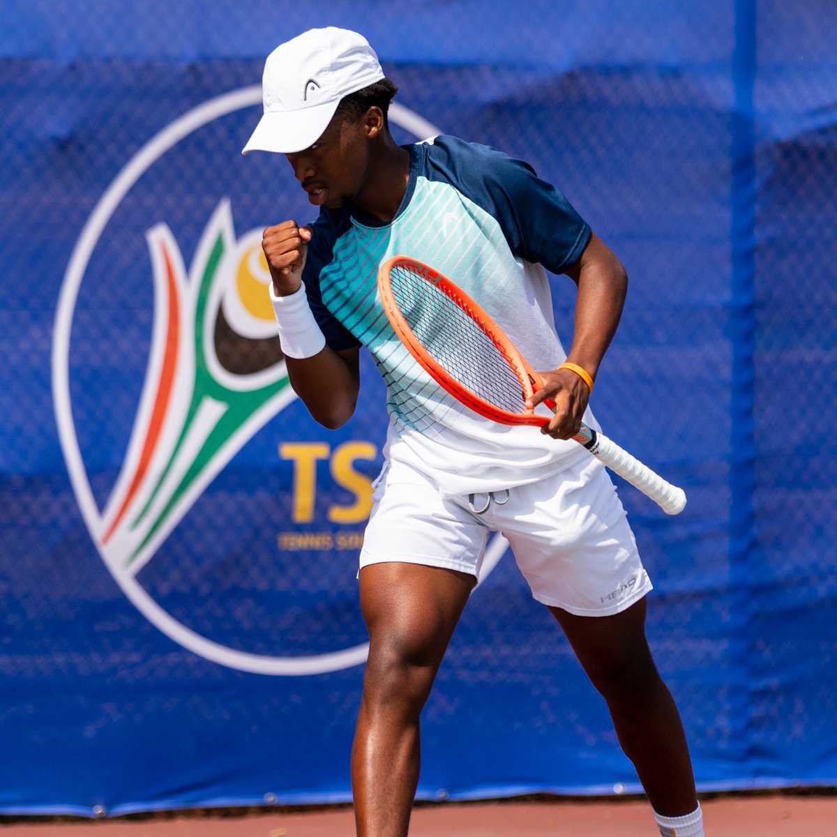From qualies to semis 💪

South African teen sensation Kholo Montsi continued his strong run in the M15 Naples in Florida, overcoming Alexander Bernard 3-6, 6-1, 6-0 to reach the semifinal round. 

Ntinga ntaka ndini! 👏

Montsi will next face Evan Zhu for a place in the final.