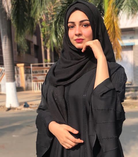 Sadabahark2's tweet photo. شام ڈھلنے پر  پرندے بھی گھر لوٹ آتے ہیں 

آسماں پر اڑا جا سکتا ہیں لیکن بسا نہیں 

#اپنی_زبان_اردو https://t.co/623Fl7E3My