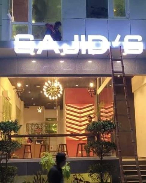 arsalanhshah's tweet photo. - Launching a business venture in partnership with Pakistan's maestro of men's styling @sajidstylist &amp; our very own superstar @realshoaibmalik

#SajidSalon is now open at Al-Murtaza commercial, DHA, Karachi. #mensfashion #mencare #menstyle #startup #Cricket #ShoaibMalik #Karachi https://t.co/L6H64WVOuz