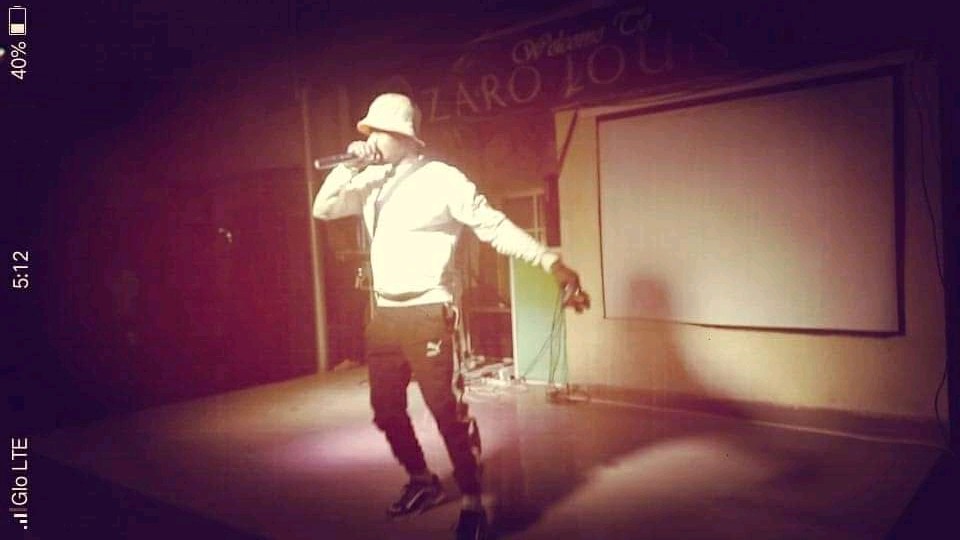 AsaboiB's tweet photo. @Skiibii Ladies una don here am nah.. 
Baba.. Abey show me love https://t.co/cYnnSXpknN