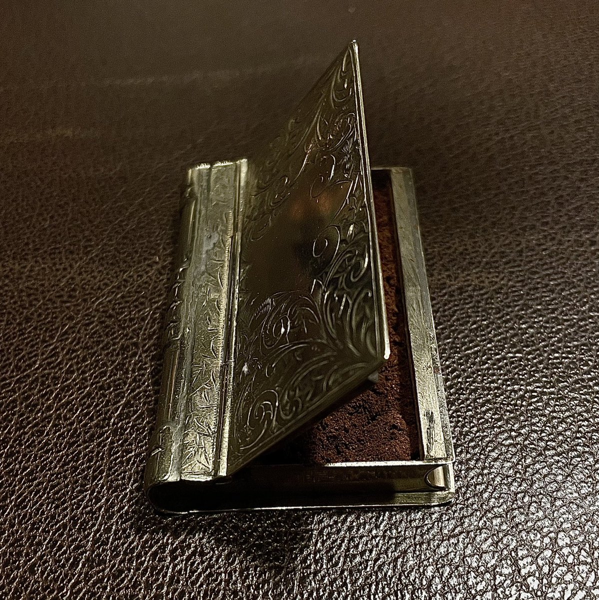 洋書◇嗅ぎタバコケース写真集 本 煙草 スナップボックス 工芸品