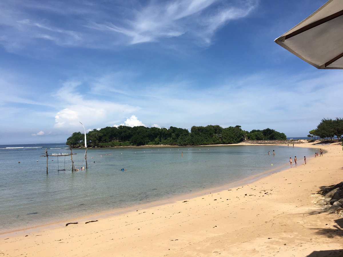 brendagusanto's tweet photo. Having this view in front of my eyes, yet still craving for holiday https://t.co/STw0ysrJWV
