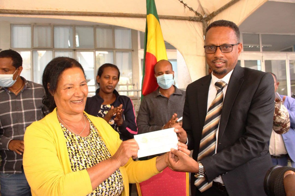 fdremoe's tweet photo. Diaspora Ejigayehu Mall from German has donated half million birr for rebuilding of damaged schools. In addition she also donated 2016 notebooks and 300 pens
The Ministry of Education is mobilizing resources from the public 9222 SMS is one of it https://t.co/9bHdJoPLxM