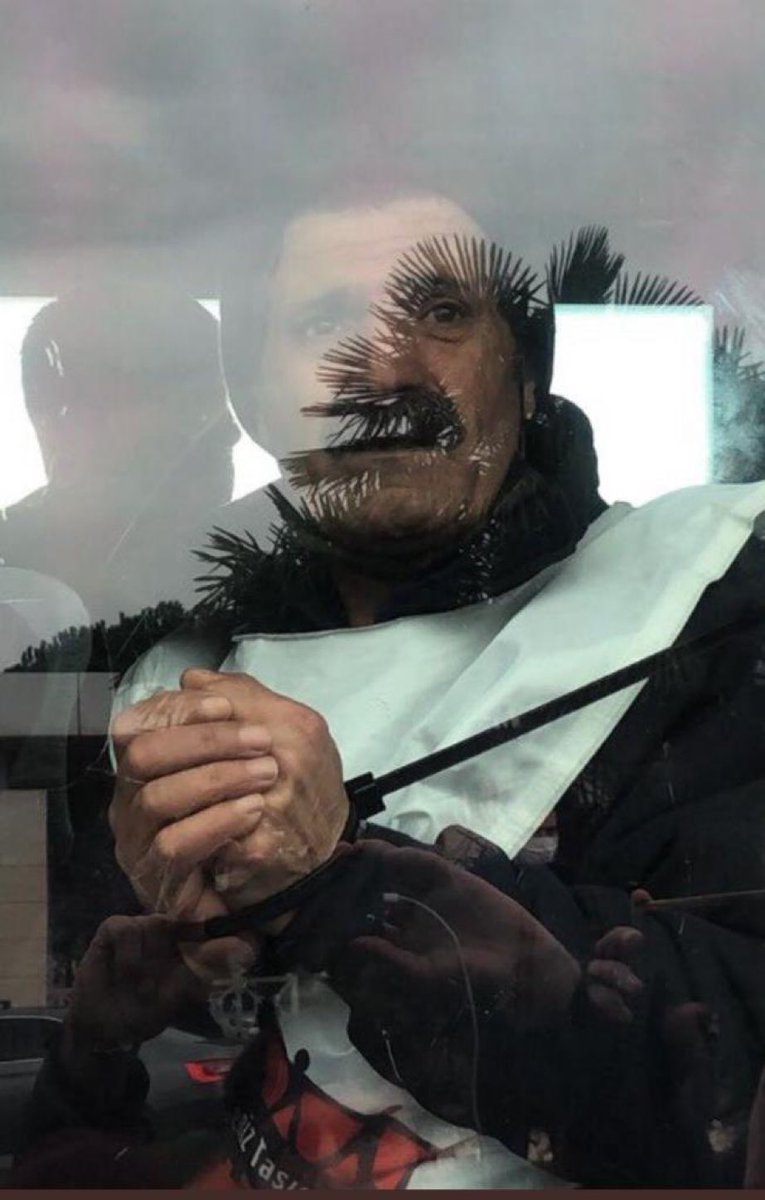 serkantopalchp's tweet photo. #GülabiAksu ; o bir baba ve hak arayan bir emekçi.! Migros'ta depo işçisi.. Hakkını aradığı için işten atıldı. Yetmedi kelepçe takılarak göz altına alındı. Gülabi Aksu'nun gözü yaşlı bu bakışları ülkede, hak aramanın, umuda olan inancın göstergesidir. #MigrosBoykot https://t.co/qD2HyVnNXF