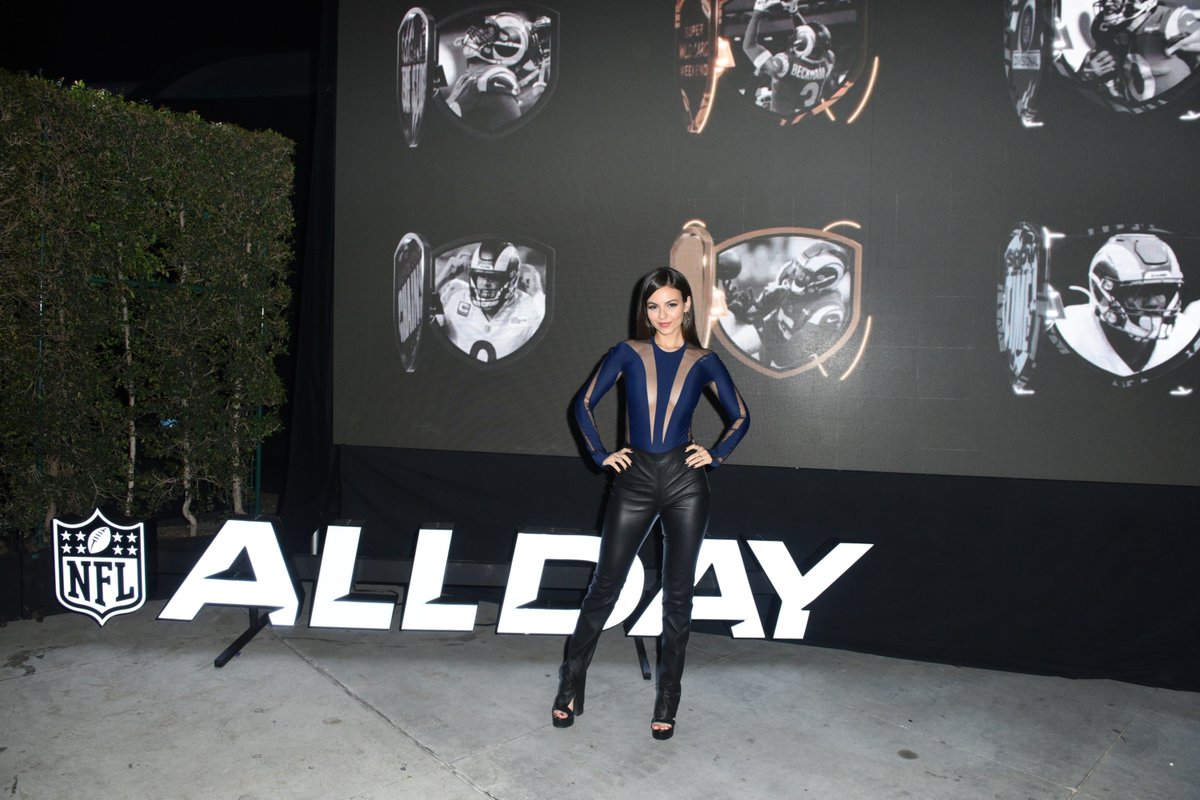 Photos: Homecoming Big Game Weekend Featuring Drake victoria-justice.net/2022/02/19/pho… <a href="/VictoriaJustice/">Victoria Justice</a> #VictoriaJustice