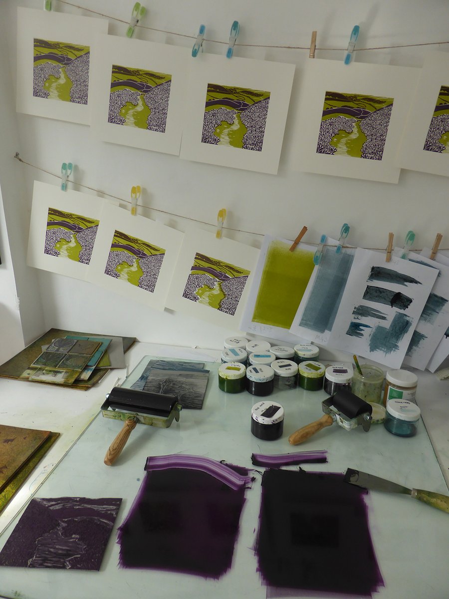 Hole of Horcum, North York Moors. This is one of my favourite walks, especially when the heather is in bloom. 

See it at the <a href="/YorkPrintmakers/">York Printmakers</a> exhibition @LeapHareGallery 

#HoleofHorcum #NorthYorkMoors #Printmaking #YorkshireArt #LandscapeArt #Art #Linocut #linoprint #York