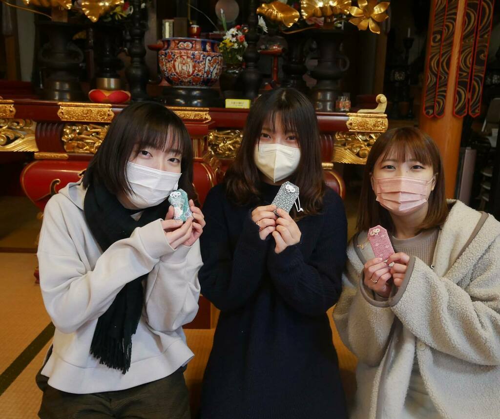 大学の同級生3人の広島旅行🎉✨たくさん迷いながらも、各々にぴったりの素敵なお守りが出来ました💖ありがとうございました😊✨
#宮島 #お守り作り体験 
#おけいこジャパン 
#日本文化体験 
#miyajima #okeikojapan #japanesecultures