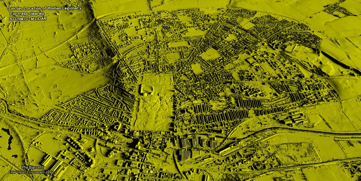 The #Roman Legionary forts at York and Chester can still be traced in the modern cities. This is #Lincoln and again, the playing card shape of the #fort can just be discerned.
It is even clearer if we use #Lidar to demolish the buildings, leaving the Castle. 
#RomanSiteSaturday