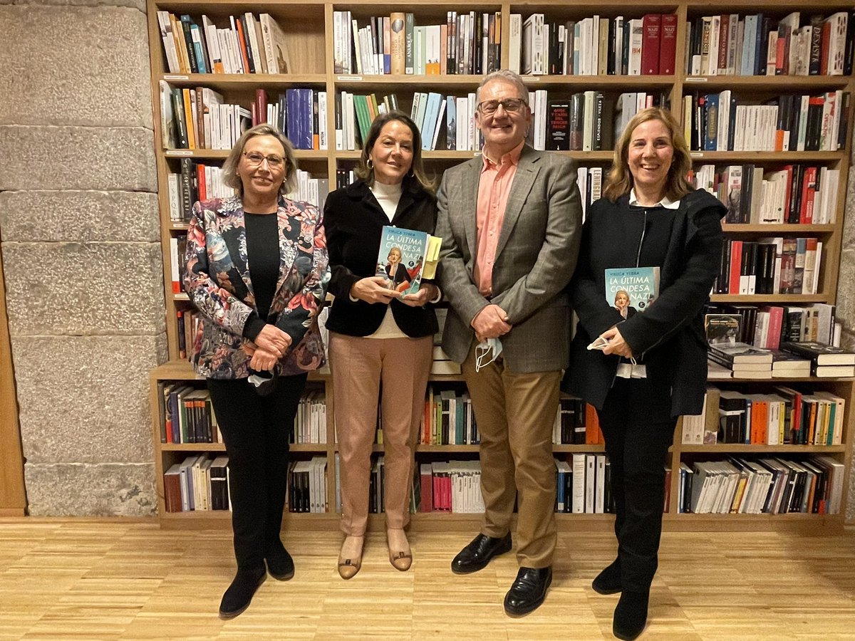Ayer disfruté en la presentación del libro ‘La última condesa nazi’ de <a href="/virucayebra/">Viruca Yebra</a> en @libreriagil . Hoy celebro el #DíadelasLetras con la Sociedad Cántabra de Escritores en <a href="/AteneoSantander/">Ateneo de Santander</a>