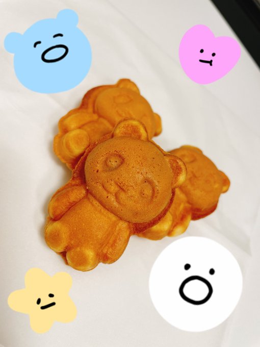 ミスド食べてる人に対抗して、人形焼き食べたん🤢笑 https://t.co/rOeHwJpkTs