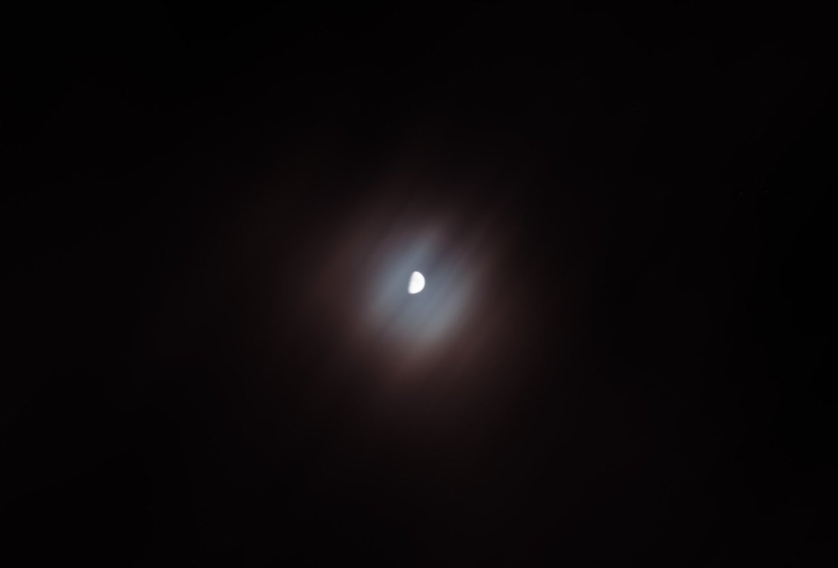TjWsPhotography's tweet photo. @LifeByStills @mustyv0 I don’t have a telescope unfortunately and I ended up parting with my telephoto when I made the switch from canon to Sony a few months ago. So this is what most of my moon shots have been. https://t.co/PbpTHgNVGN