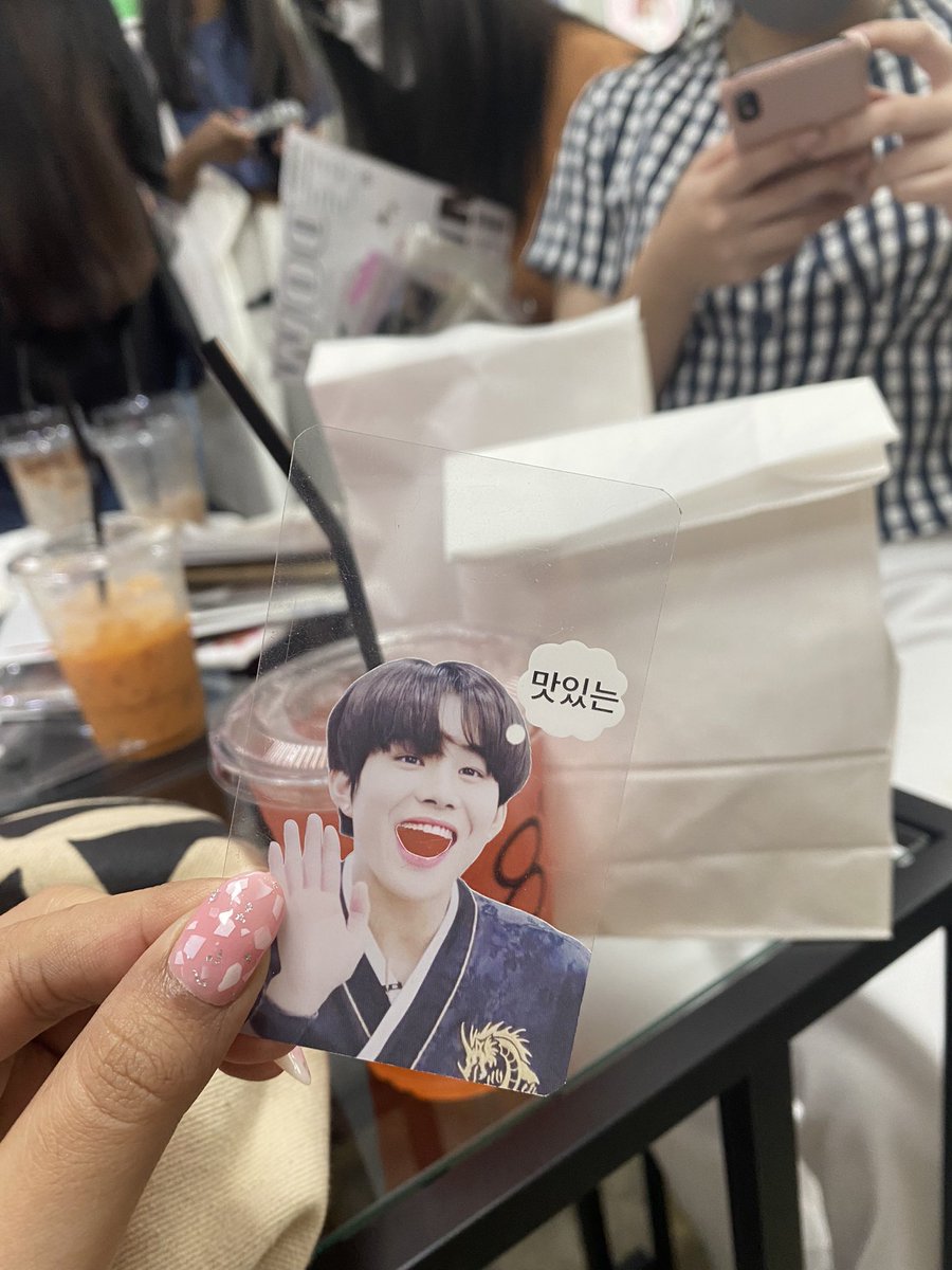 jw_kanompine's tweet photo. happy snoopy boy🎂🐶🥂

#HAPPYJUNGWOODAY
#SmilingAngelJUNGWOOday
#범_접할수없는_정우의_스물다섯 https://t.co/SzRXGNOA6k