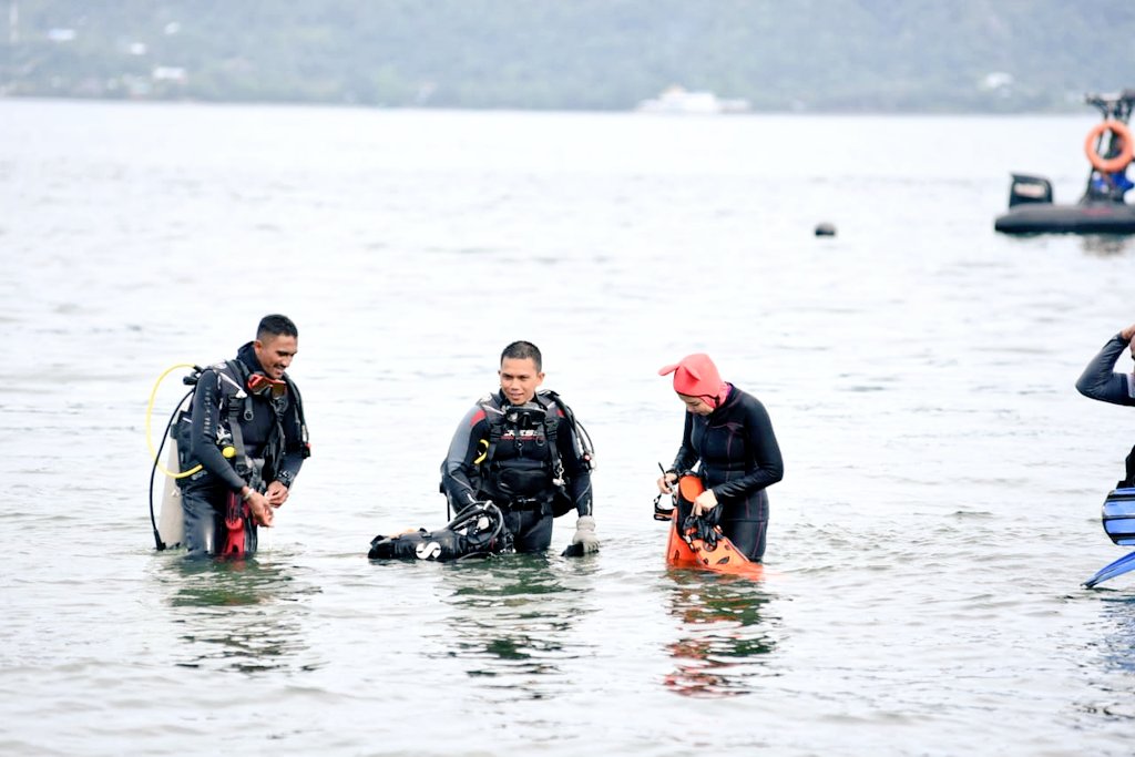 and the saying is true, the best teacher is experience and experience never gives theory🤗🤗

#divinglife #scubadiving #divingmaluku #bluerose #outdoors #molo #divingtime #scuba