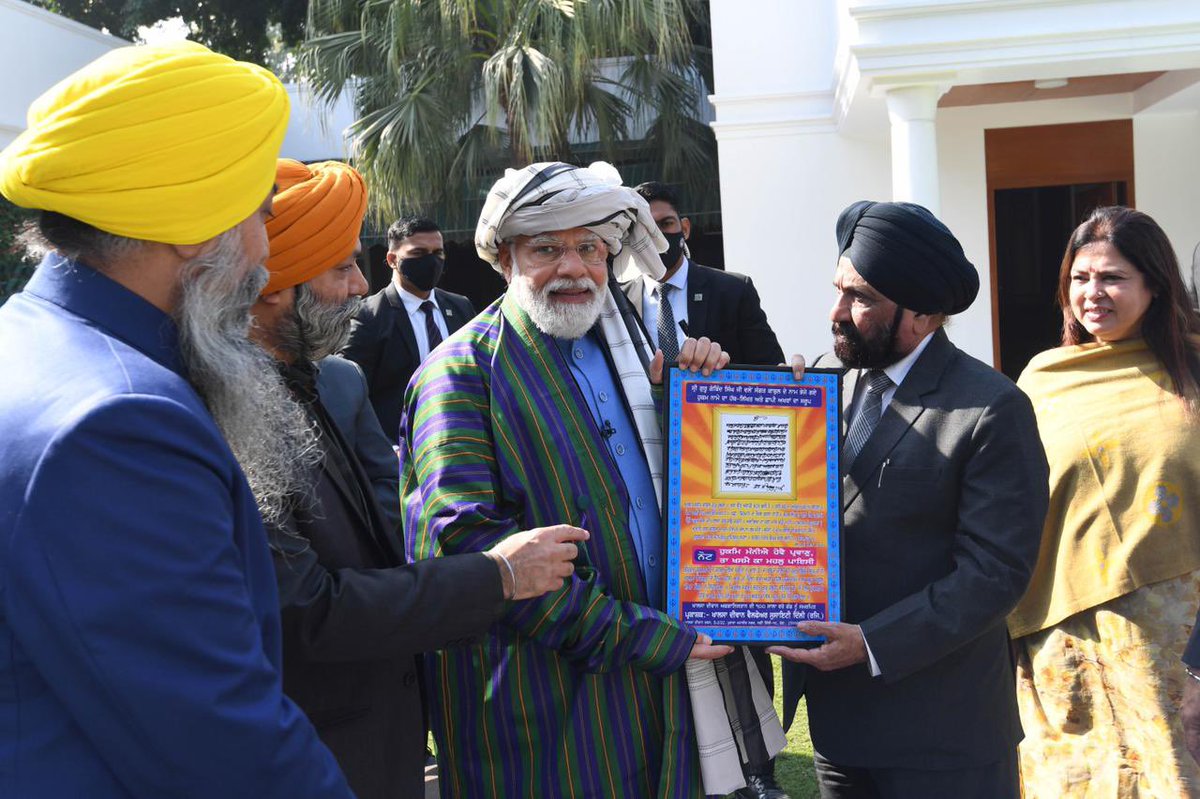 AmitShah's tweet photo. A true leader is one who always stands by his people.

These pictures reflect PM @narendramodi Ji’s unwavering commitment towards the lives and respect of our Sikh-Hindu sisters and brothers of Afghanistan. https://t.co/IORcvo07gk