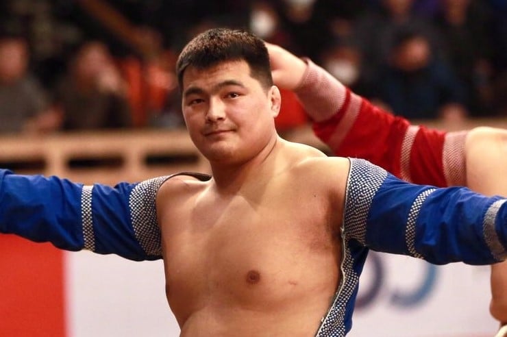 Сар шинийн түрүү бөх Э.Мөнхжаргал өнөөдөр
Израйлын "Тель-Авив Их дуулга-2022-т  +100 кг-д зодоглоно. Захыг нь мушгиарай. Шигшээд үлдвэл 22:45-аас @C1Mongolia шууд дамжуулна аа.