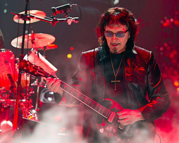 Happy 74th birthday to the godfather of heavy metal, Iron Man, Riff Lord and all round legend. Tony Iommi 