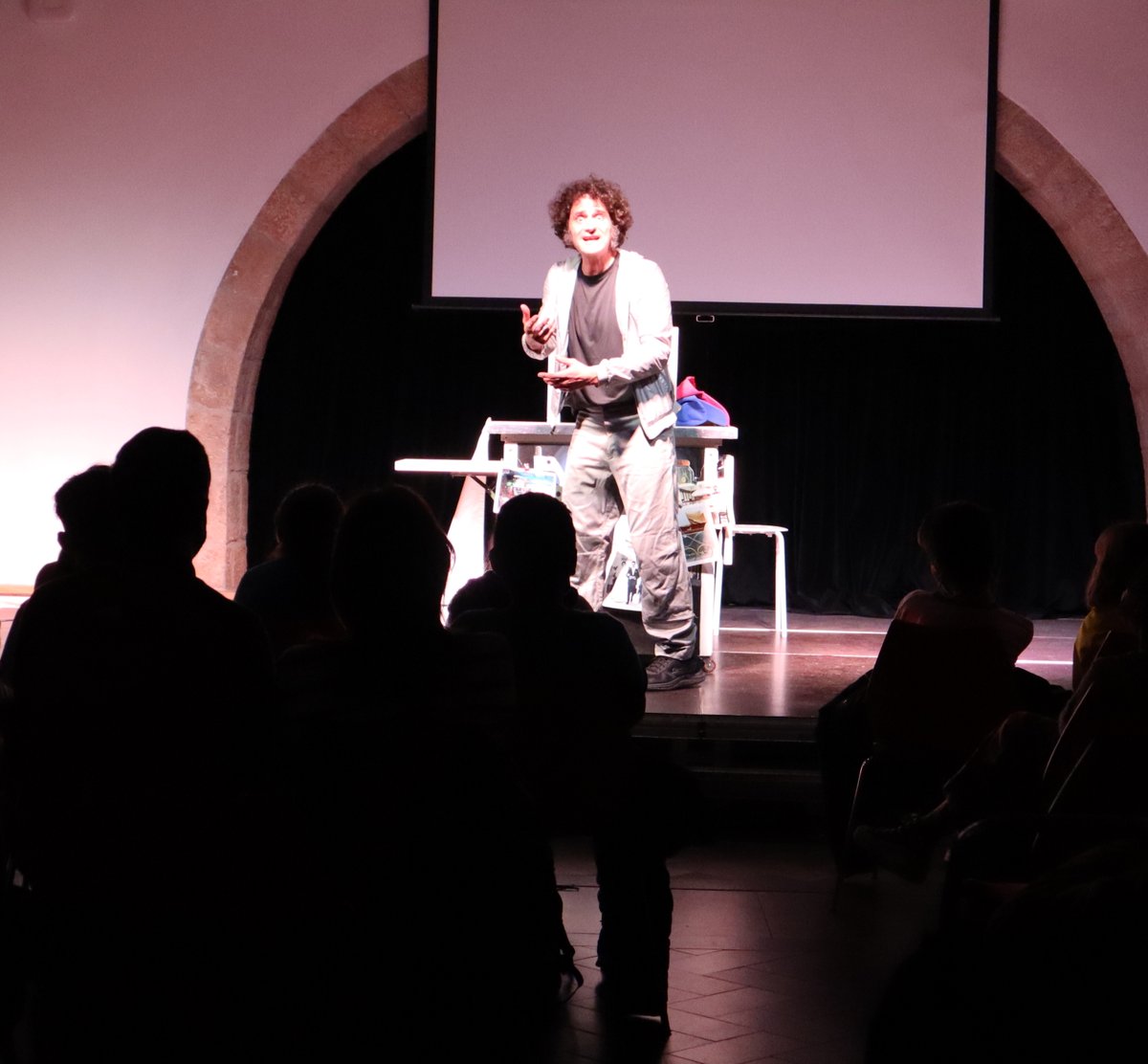 A LA RECERCA DELS RECORDS OBLIDATS
 #alzheimer #escolesbarcelona #teatrocientifico #teatroyciencia #teatroeducativo #teatrofamiliar #teatro #comunicaciencia #divulgacioncientifica
<a href="/CanVerdaguer/">Masia Can Verdaguer</a> <a href="/afab_bcn/">AFAB</a>