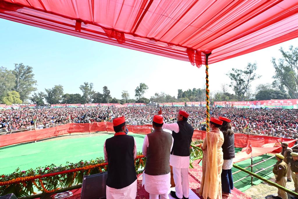 log_samajwadi's tweet photo. माननीय राष्ट्रीय अध्यक्ष जी का पीलीभीत दौरा https://t.co/mIFvEmzPXH