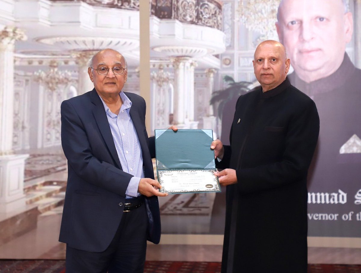 PerveenSarwar's tweet photo. Governor Award. Congratulations to all those who received the Award for their social &amp; professional services.
#ChMuhammadDhillon #MainMuhammadIjaz #MuhammadUmar
#AmjadIslamAmjad @ChMSarwar ⁦@GovernorHouseP⁩.#PK https://t.co/N1CcAnhURq