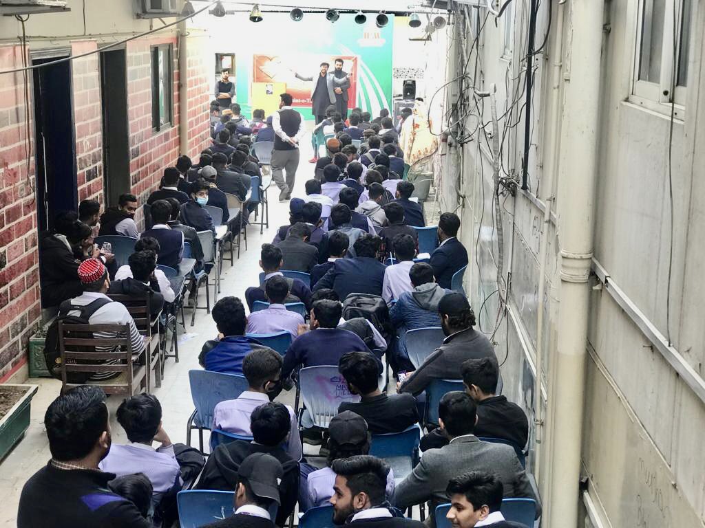 GujratJamiat's tweet photo. یہ کام ہے صبح و شام کرنا
حیا کے کلچر کو عام  کرنا 
اسلامی جمعیت طلبہ آئ ایل ایم کالج گجرات کے تحت حیا ڈے کے موقع پر خصوصی پروگرام کا انعقاد کیا جس میں ناظم اسلامی جمعیت طلبہ گجرات ڈویژن برادر خرم شہزاد نے خصوصی شرکت کی
#گجرات_جمعیت https://t.co/4RRbKVrcz8