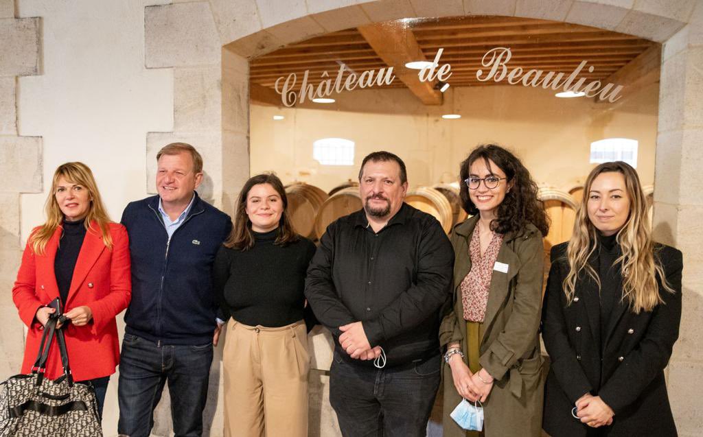 patricebegay's tweet photo. Le #vin des souvenirs se bonifie dans les caves de la mémoire. Qui sait déguster ne boit plus jamais de vin mais goûte des secrets . Vive l’accélérateur Excellence #Oenotourisme https://t.co/aoucKSjdRI