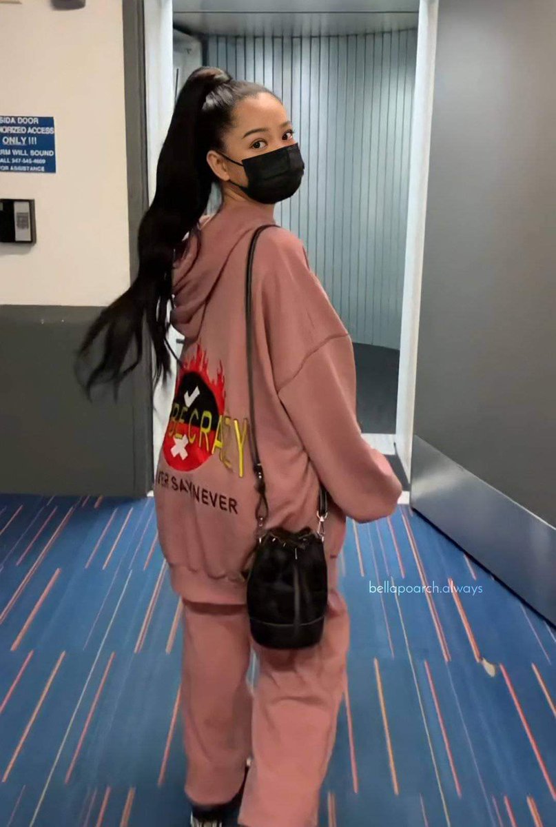 BantutoIii's tweet photo. I choose you Bhie🥰🎉

#BellaPoarch 
#SocialStarAwards 
#iHeartAwards https://t.co/yDuFU4ykF3