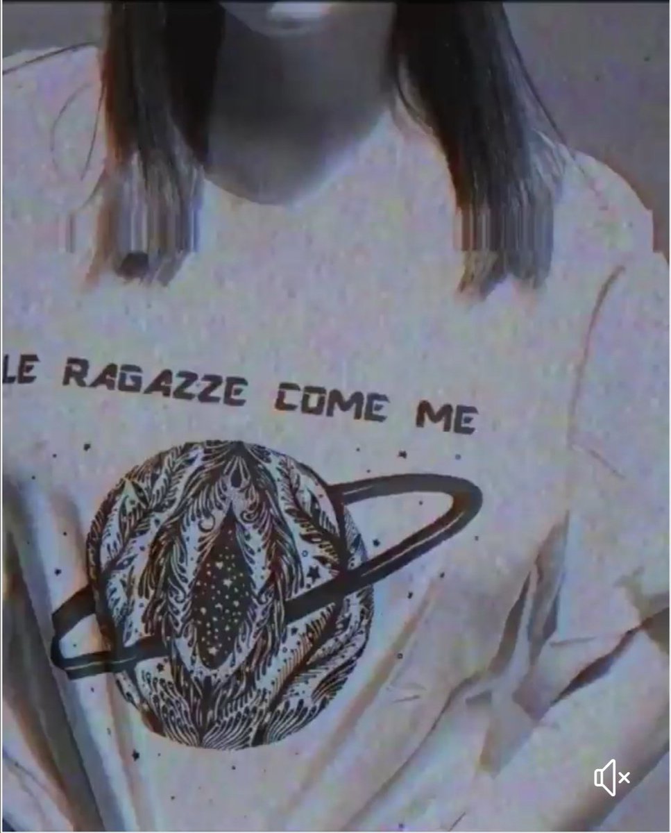 diamantefortuna's tweet photo. Questo merch...Mi son sempre chiesta perché non sia stato "usato" a dovere..Credo vi sia ancora quello legato ad "#esserequi", mi chiedo perché non sia stato completato con le cose legate a "#fortuna"..Spero che si possa evolvere con il merch legato ad "#ognivoltaècosi"..🤞🏻🤞🏻❤️ https://t.co/49oU9Zd3xZ