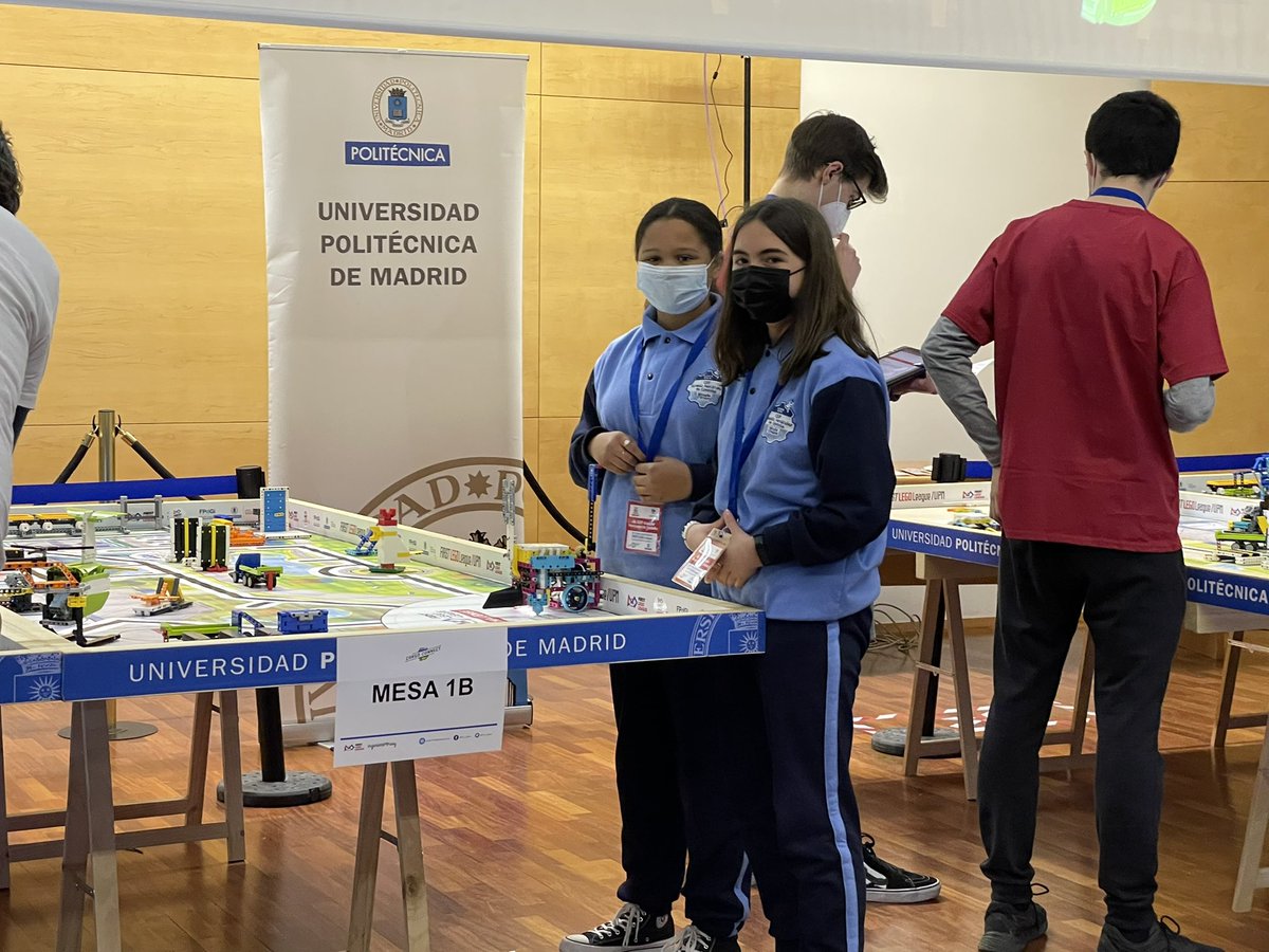 ceipgonzalo's tweet image. Nuestro primer equipo ya está preparado para su primera tirada #fllmadridupm #muchomasquerobots #cargoconnect @fllmadridUPM @FLLSpain