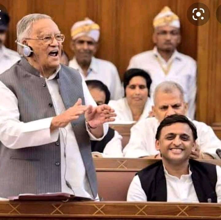 बड़े गौर से सुन रहा था जमाना,
आप ही सो गए दास्तां कहते कहते...

ईश्वर अहमद हसन साहब को अपने श्री चरणों मे स्थान प्रदान करें।