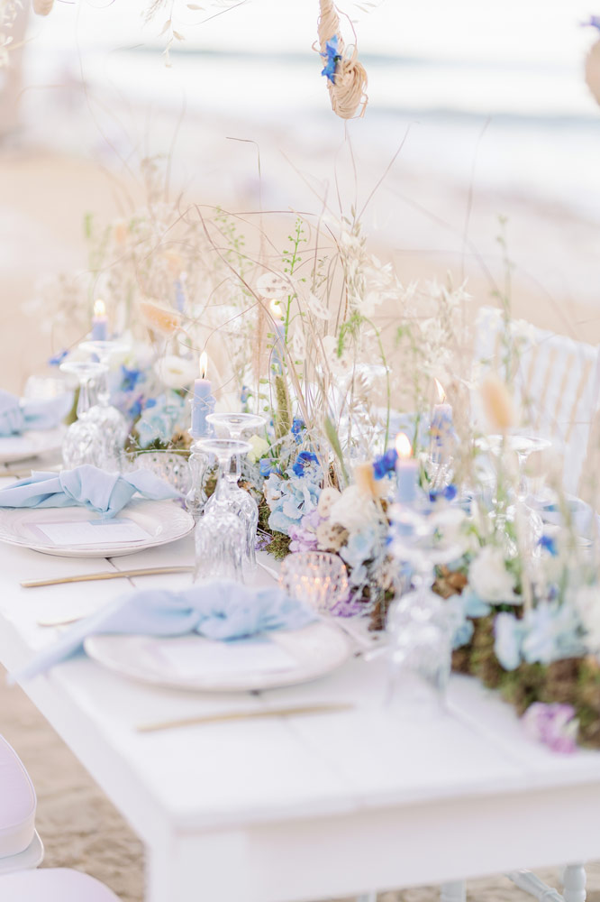Dreaming of a beach wedding where the golden sand embraces the blue of the sea 💍#weddingplanner #weddingplanning 
👉 noemibellante.com