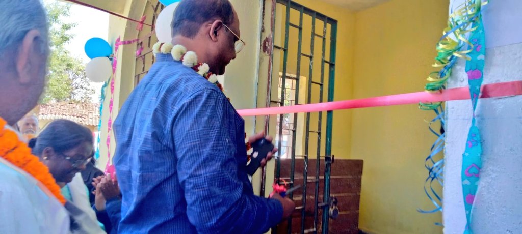 rainbowhomesin's tweet photo. Congratulations to #ranchirainbowhomes for setting up their first #learningcentre in #Ranchi! Birsa Munda learning centre was inaugurated by Deputy Mayor - Ranchi Municipal corporation in the presence of local #community, ward parshad, & frontline workers. #rainbowhomesprogram https://t.co/Vr3ES57jnY